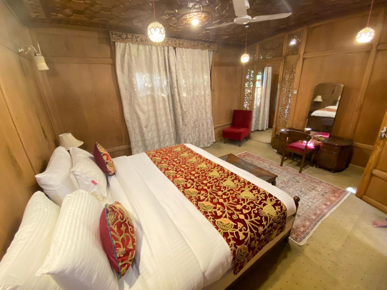 Nazneen Group Of Houseboats Srinagar  Exterior photo