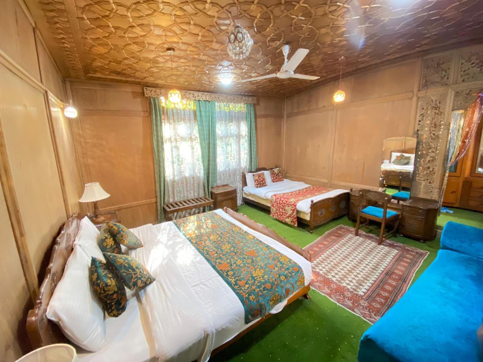 Nazneen Group Of Houseboats Srinagar  Exterior photo