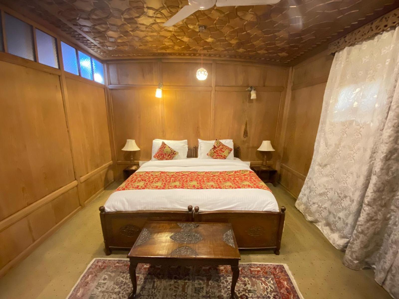 Nazneen Group Of Houseboats Srinagar  Exterior photo