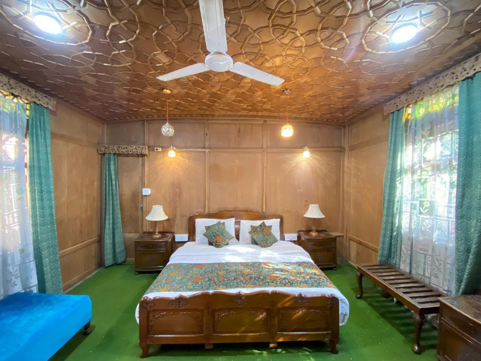 Nazneen Group Of Houseboats Srinagar  Exterior photo