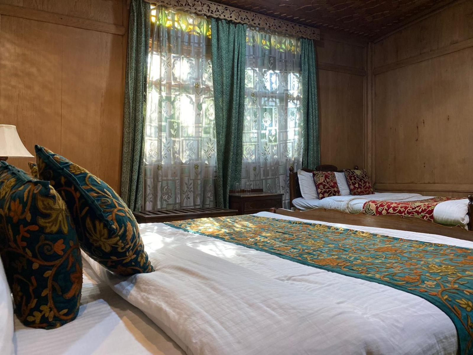 Nazneen Group Of Houseboats Srinagar  Exterior photo