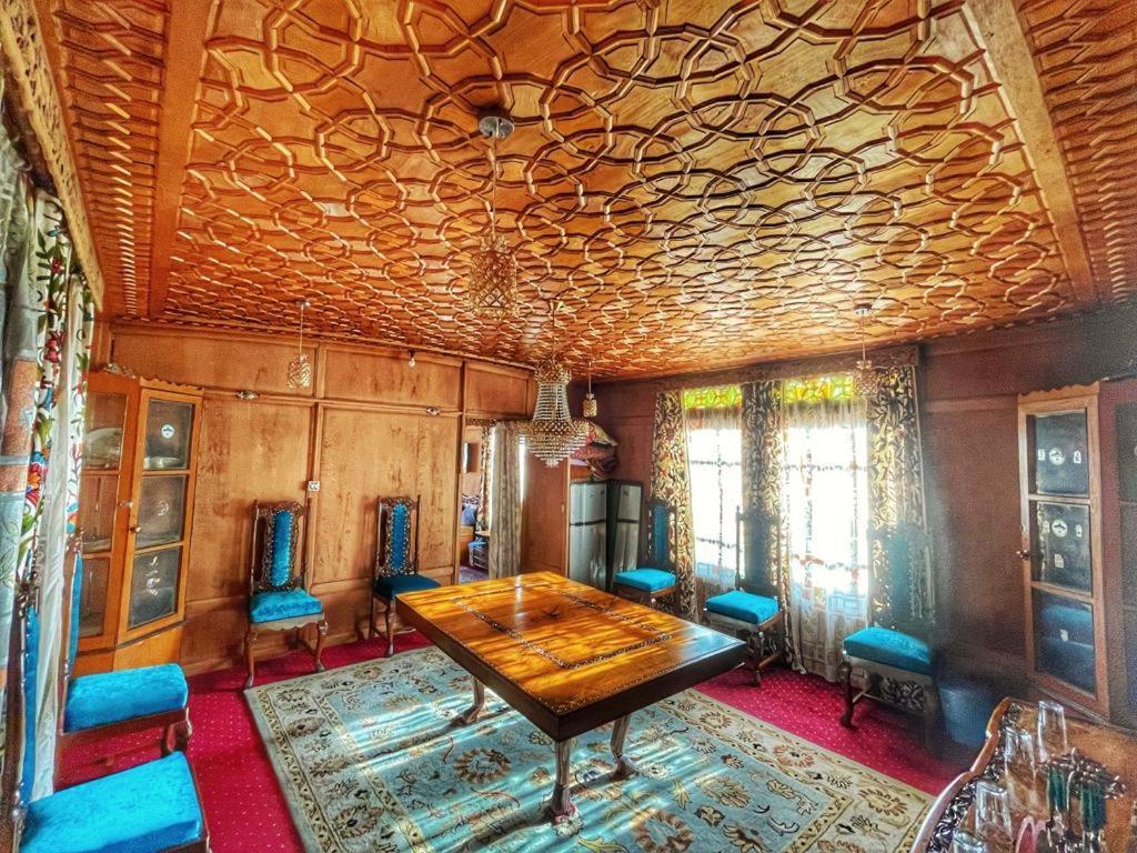 Nazneen Group Of Houseboats Srinagar  Exterior photo