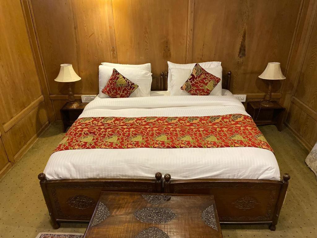 Nazneen Group Of Houseboats Srinagar  Room photo