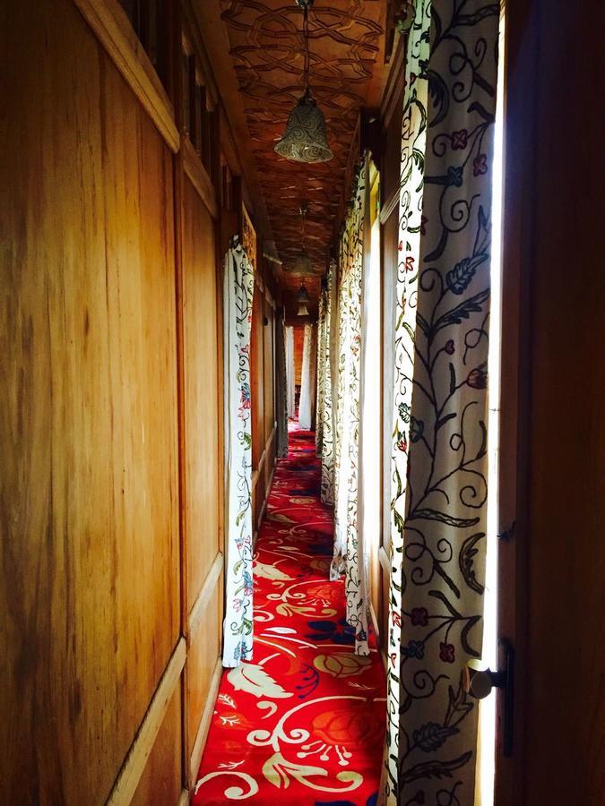 Nazneen Group Of Houseboats Srinagar  Exterior photo